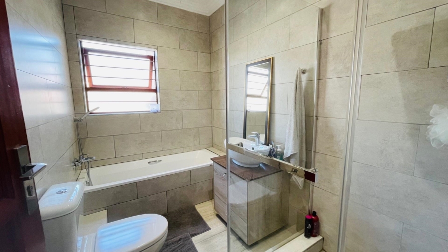 4 Bedroom Property for Sale in Kyalami Hills Gauteng