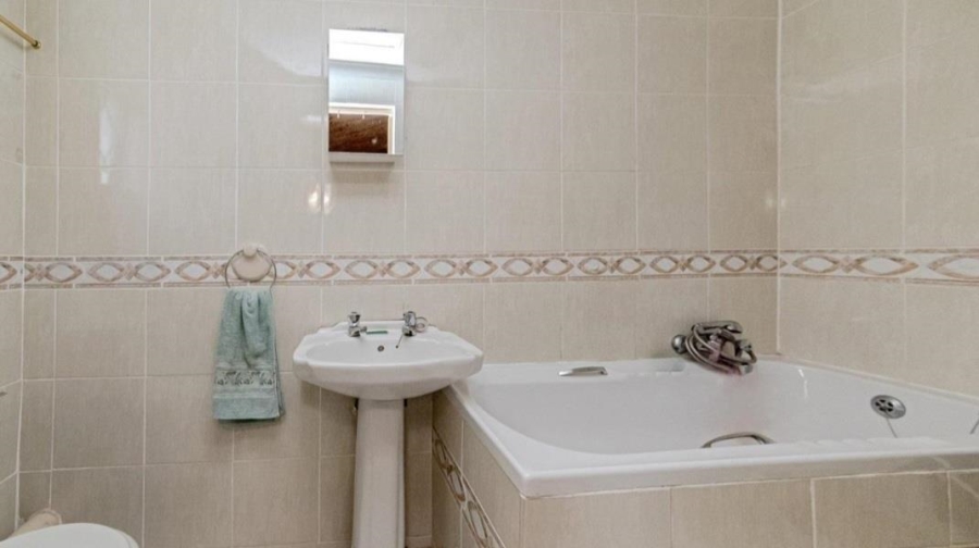 4 Bedroom Property for Sale in Horizon View Gauteng