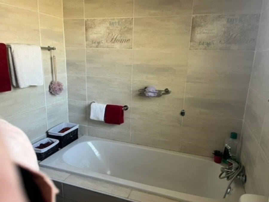 3 Bedroom Property for Sale in Brackenhurst Gauteng