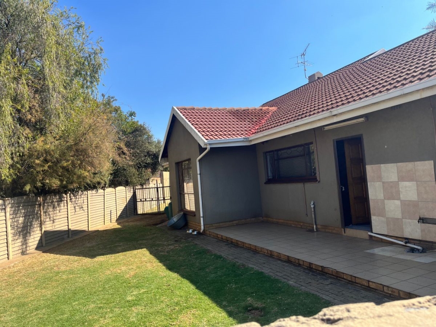 3 Bedroom Property for Sale in Brackenhurst Gauteng