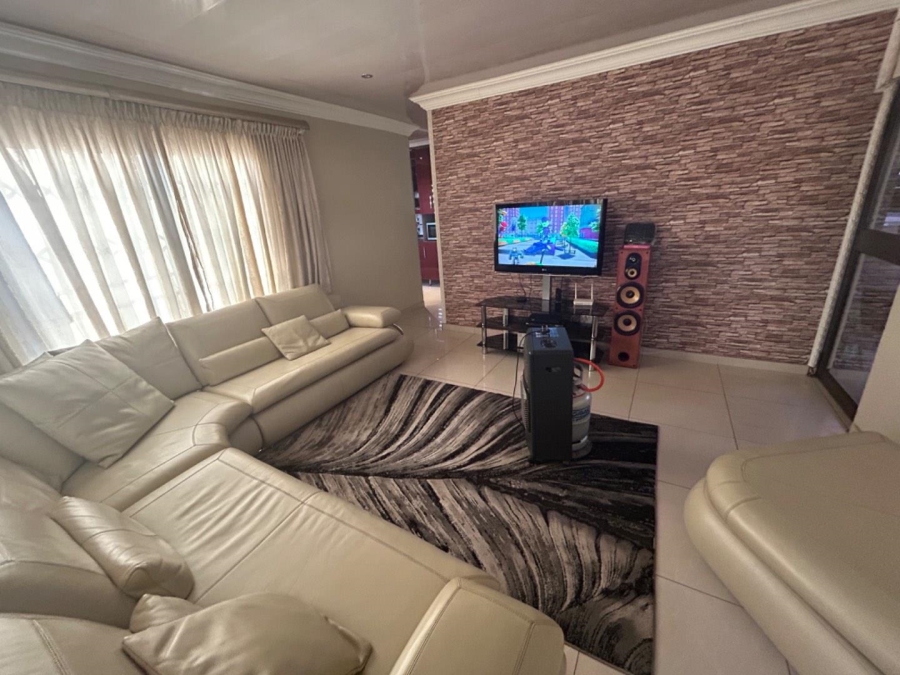 3 Bedroom Property for Sale in Dawn Park Gauteng