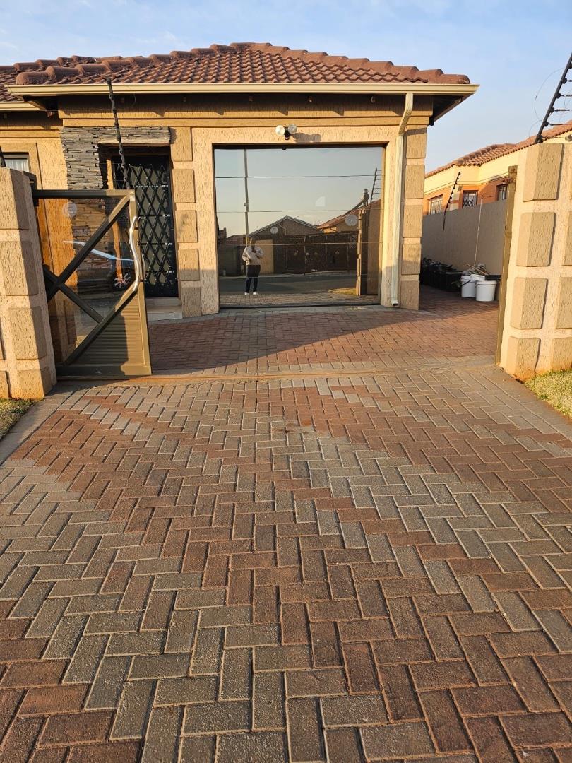 3 Bedroom Property for Sale in Dawn Park Gauteng