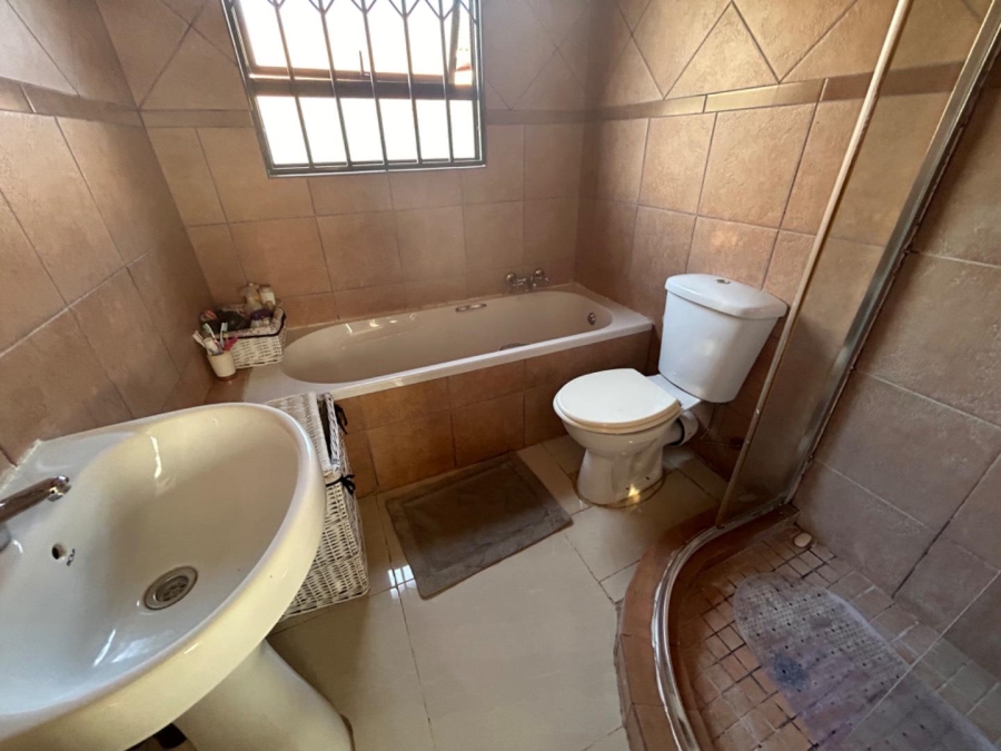 3 Bedroom Property for Sale in Dawn Park Gauteng