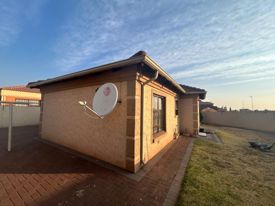 3 Bedroom Property for Sale in Dawn Park Gauteng