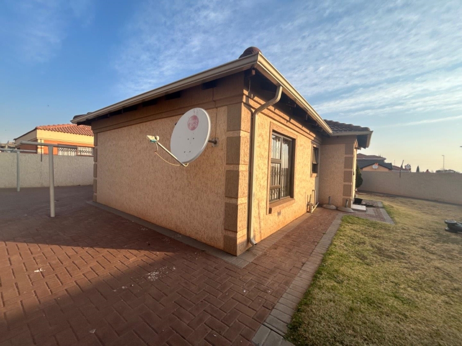 3 Bedroom Property for Sale in Dawn Park Gauteng