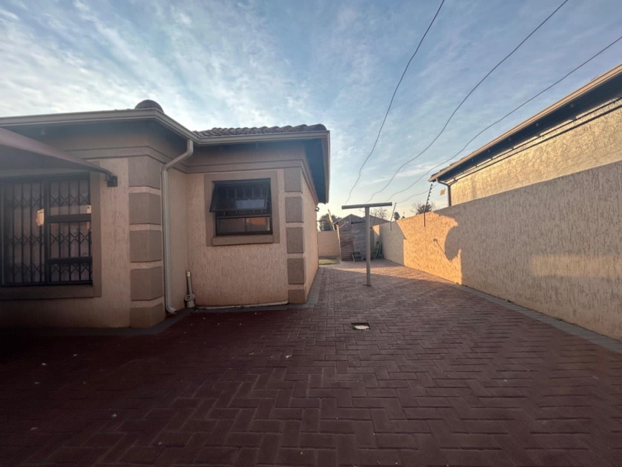 3 Bedroom Property for Sale in Dawn Park Gauteng