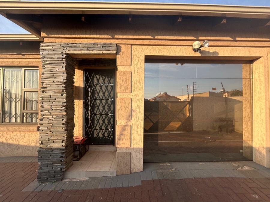 3 Bedroom Property for Sale in Dawn Park Gauteng