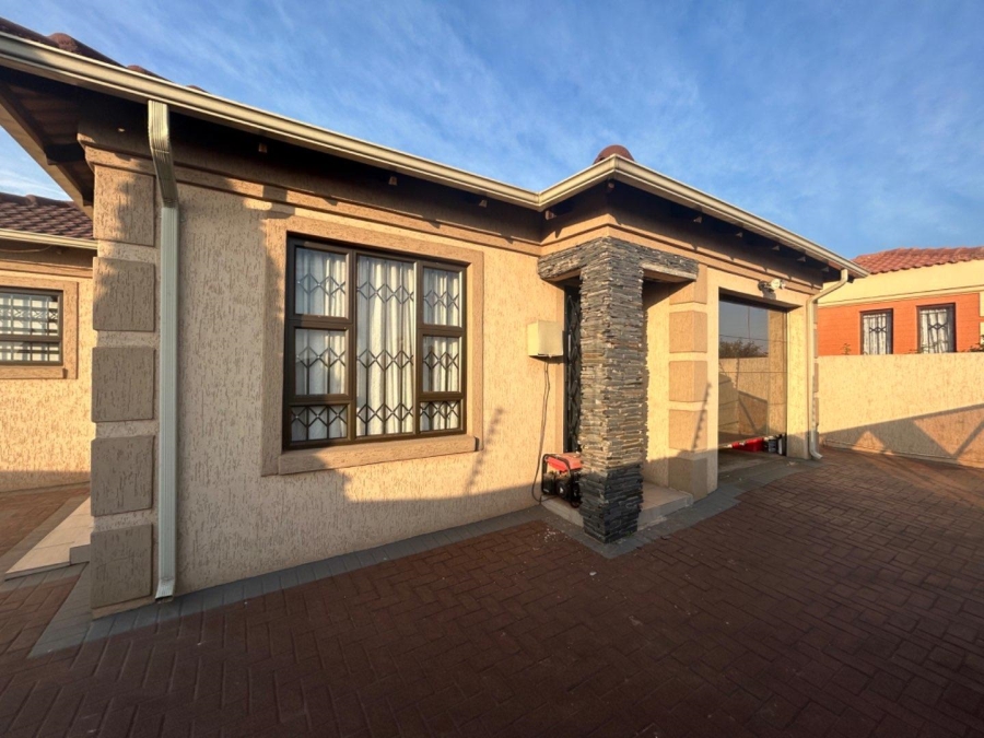 3 Bedroom Property for Sale in Dawn Park Gauteng