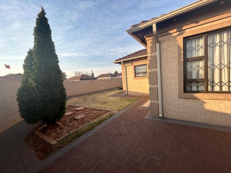 3 Bedroom Property for Sale in Dawn Park Gauteng