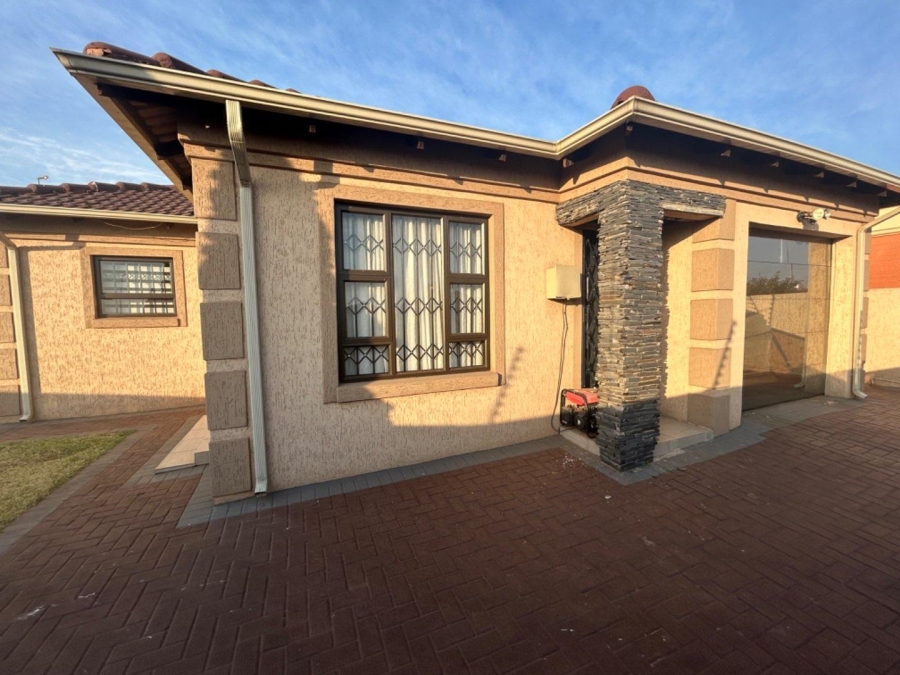 3 Bedroom Property for Sale in Dawn Park Gauteng