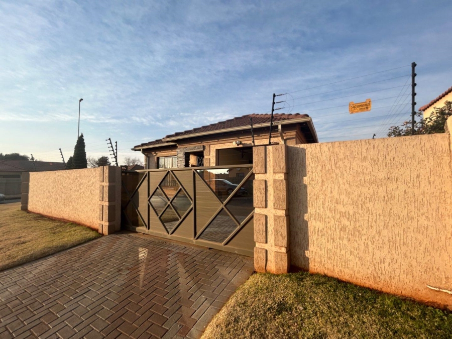 3 Bedroom Property for Sale in Dawn Park Gauteng