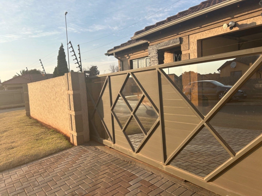 3 Bedroom Property for Sale in Dawn Park Gauteng