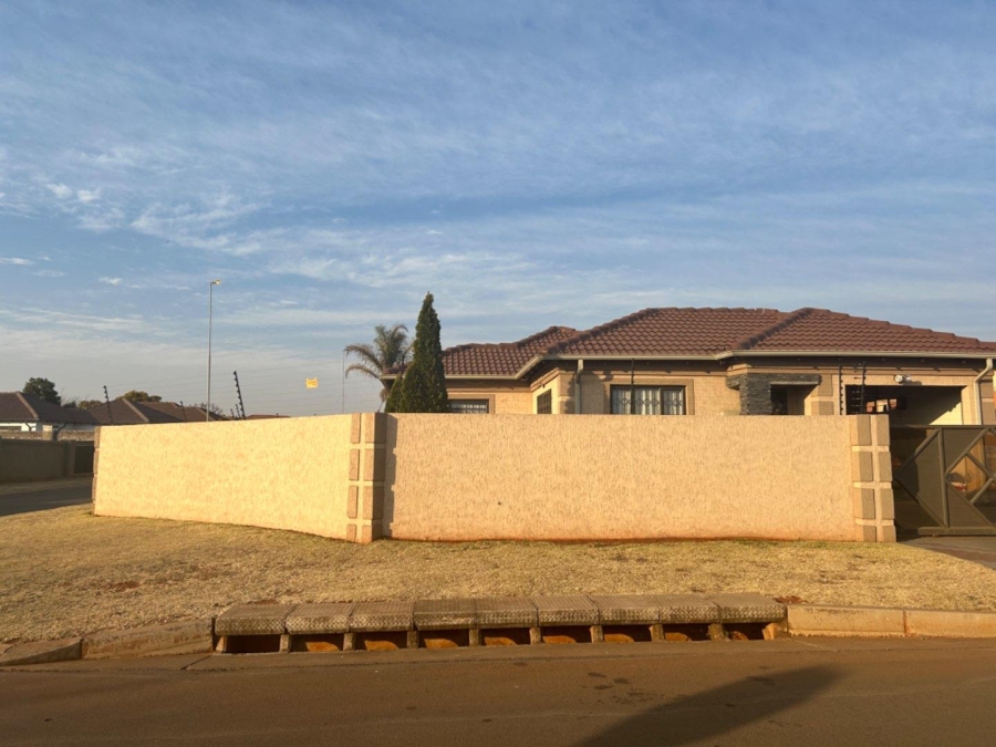 3 Bedroom Property for Sale in Dawn Park Gauteng