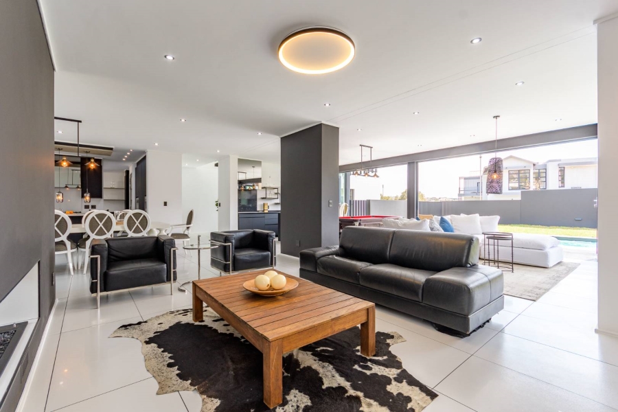 5 Bedroom Property for Sale in Helderfontein Estate Gauteng