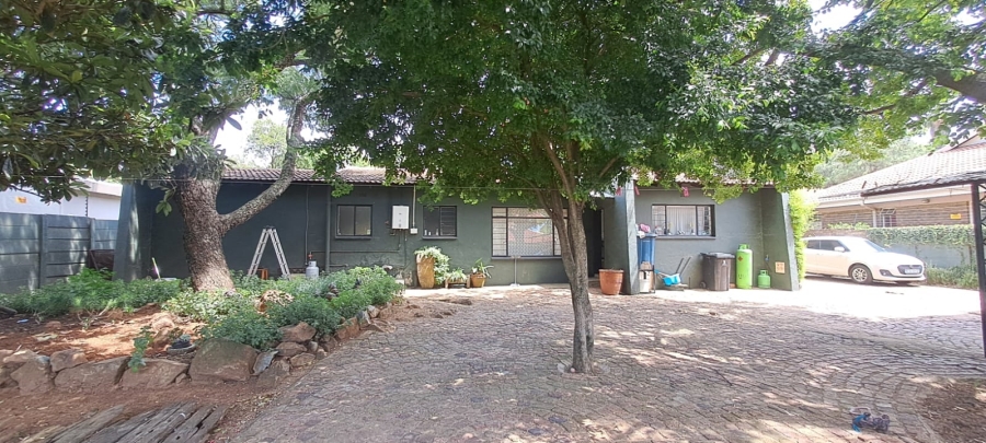 To Let 3 Bedroom Property for Rent in Brackendowns Gauteng