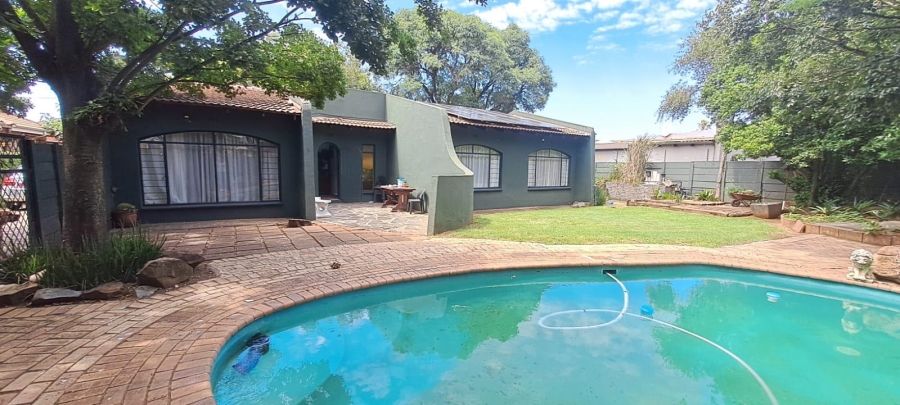 To Let 3 Bedroom Property for Rent in Brackendowns Gauteng