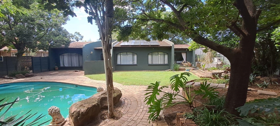 To Let 3 Bedroom Property for Rent in Brackendowns Gauteng