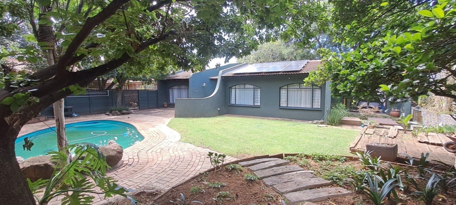 To Let 3 Bedroom Property for Rent in Brackendowns Gauteng