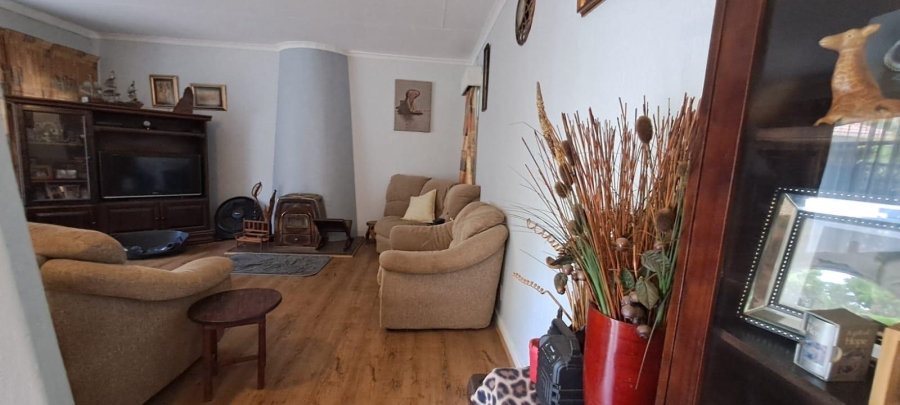 To Let 3 Bedroom Property for Rent in Brackendowns Gauteng