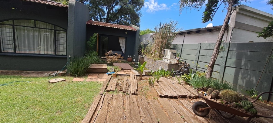To Let 3 Bedroom Property for Rent in Brackendowns Gauteng