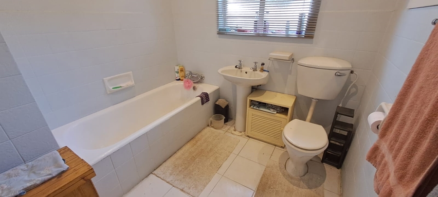 To Let 3 Bedroom Property for Rent in Brackendowns Gauteng