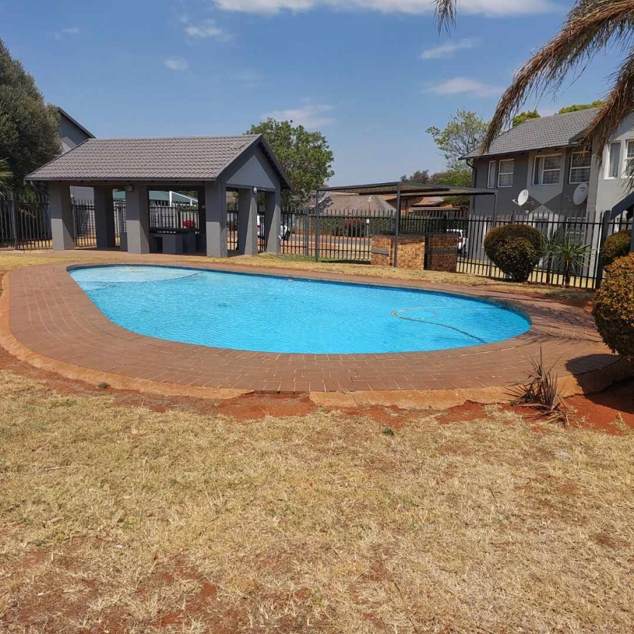 2 Bedroom Property for Sale in Ridgeway Gauteng