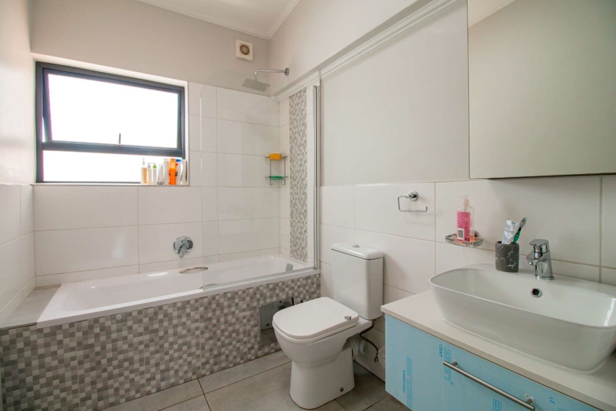 2 Bedroom Property for Sale in Glen Marais Gauteng