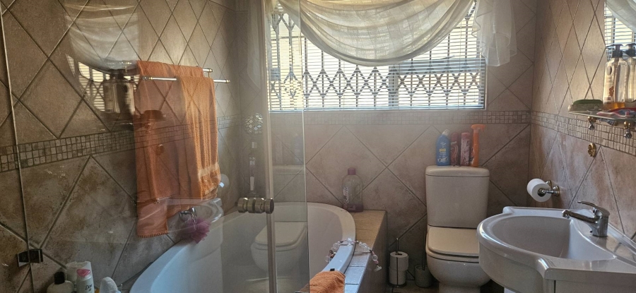 3 Bedroom Property for Sale in New Redruth Gauteng