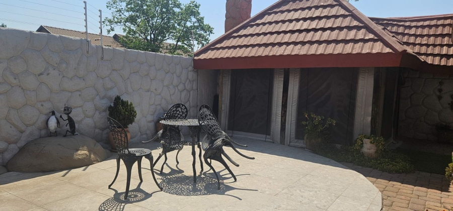 3 Bedroom Property for Sale in New Redruth Gauteng