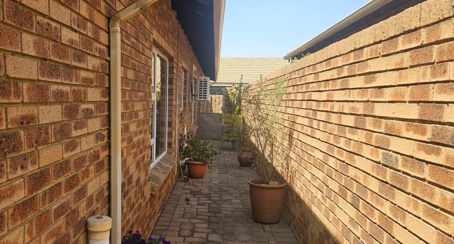 3 Bedroom Property for Sale in New Redruth Gauteng