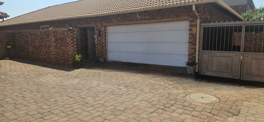 3 Bedroom Property for Sale in New Redruth Gauteng