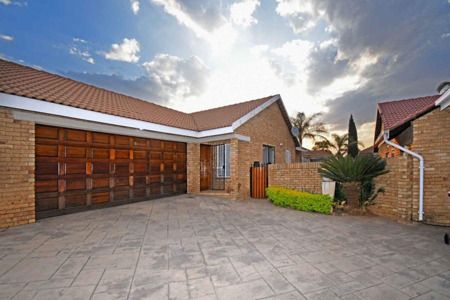 3 Bedroom Property for Sale in Amberfield Heights Gauteng