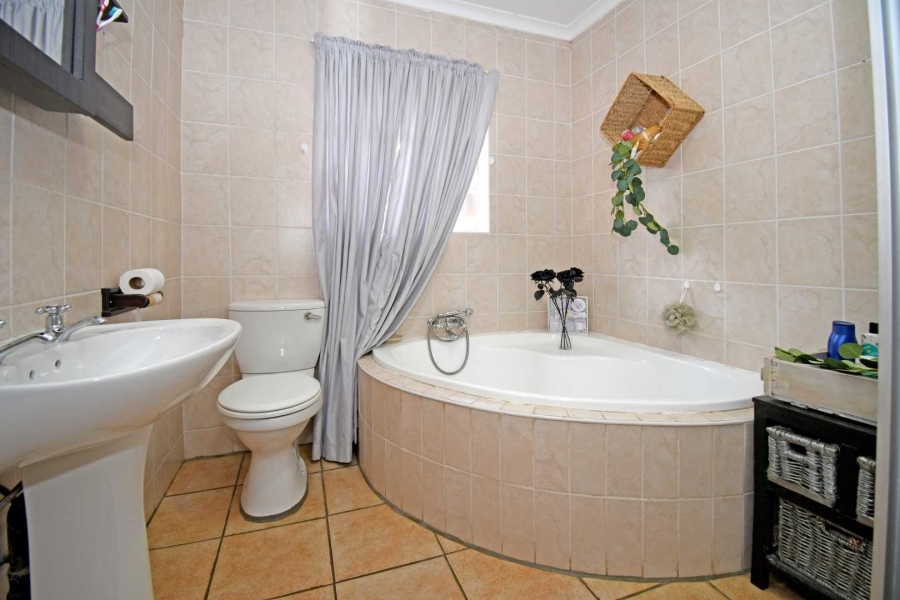 3 Bedroom Property for Sale in Amberfield Heights Gauteng