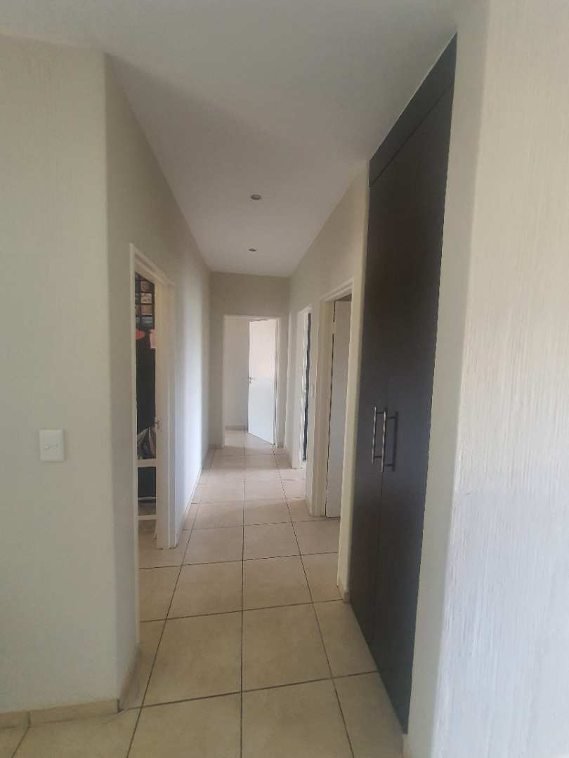 3 Bedroom Property for Sale in Mulbarton Gauteng