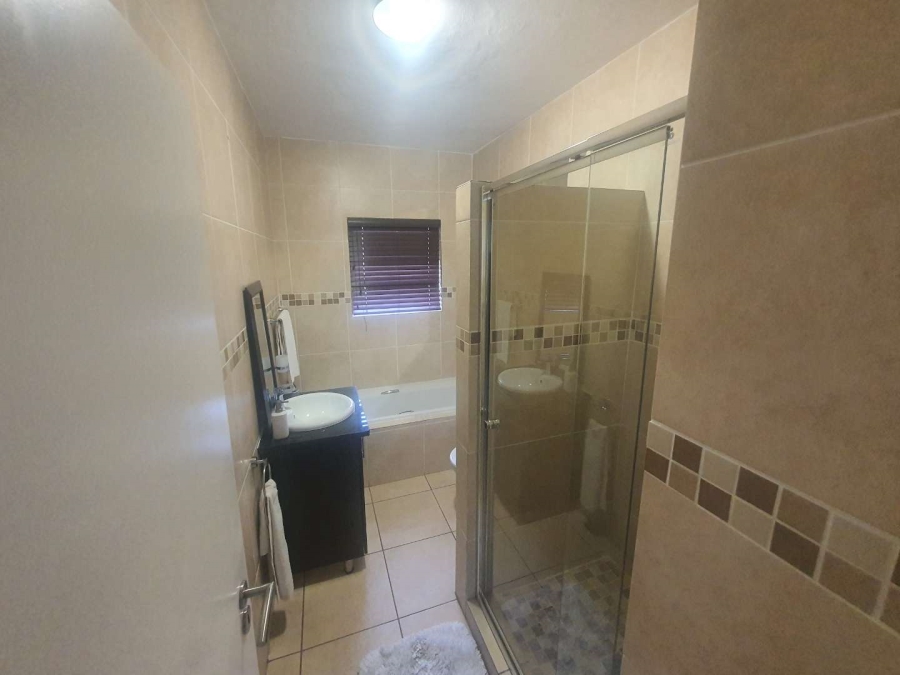 3 Bedroom Property for Sale in Mulbarton Gauteng