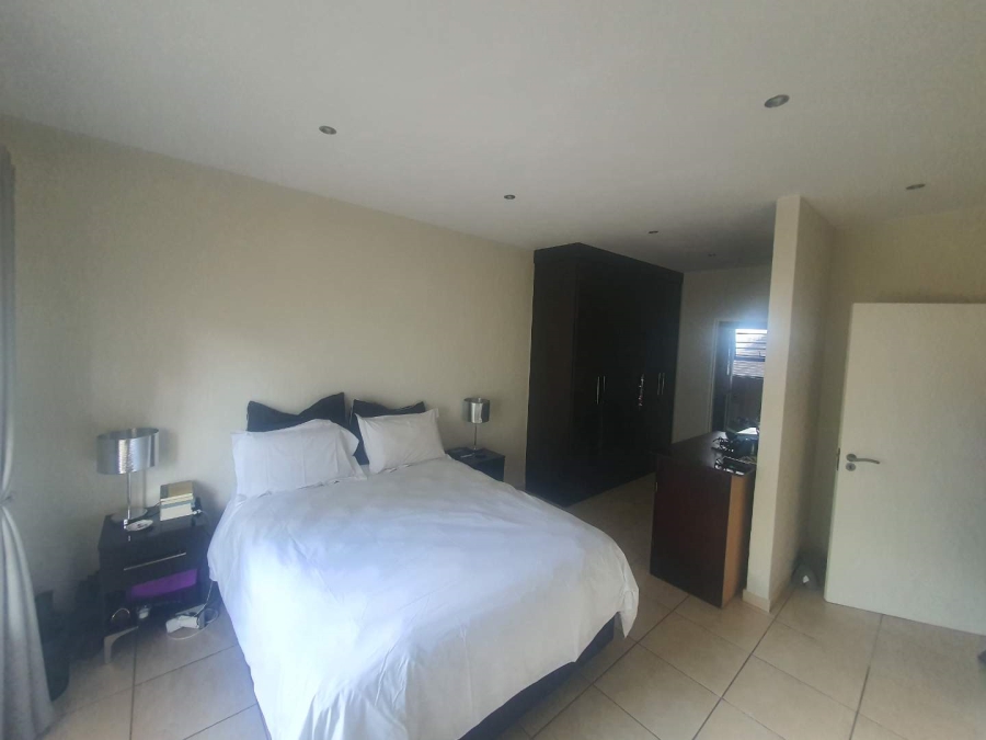 3 Bedroom Property for Sale in Mulbarton Gauteng