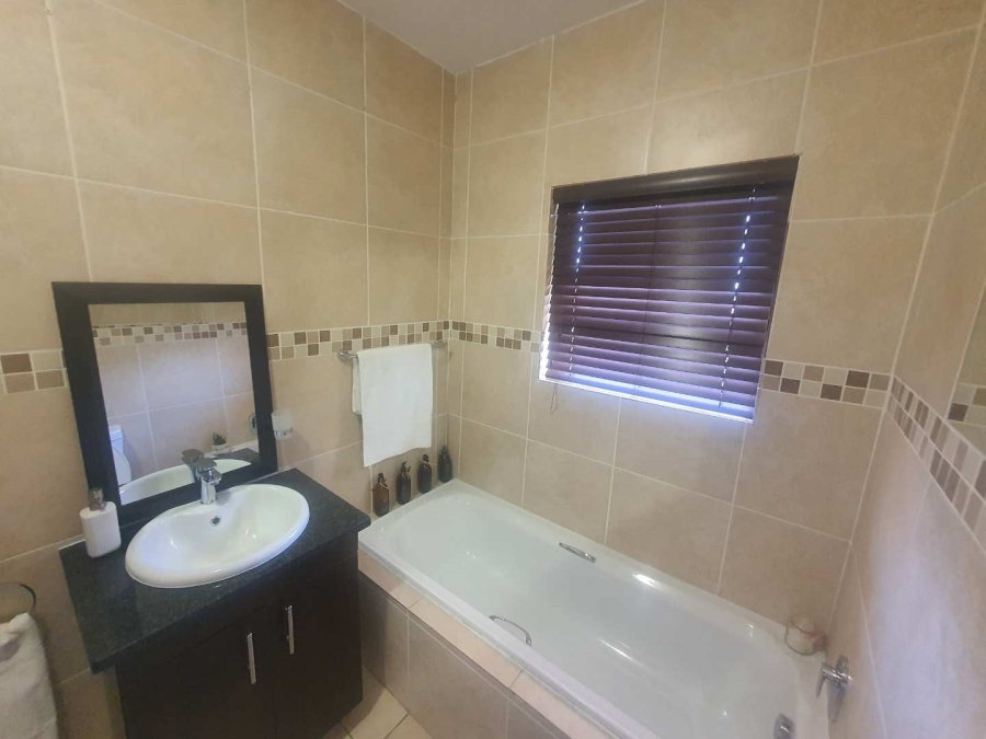 3 Bedroom Property for Sale in Mulbarton Gauteng