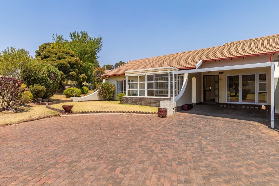 2 Bedroom Property for Sale in Helderkruin Gauteng