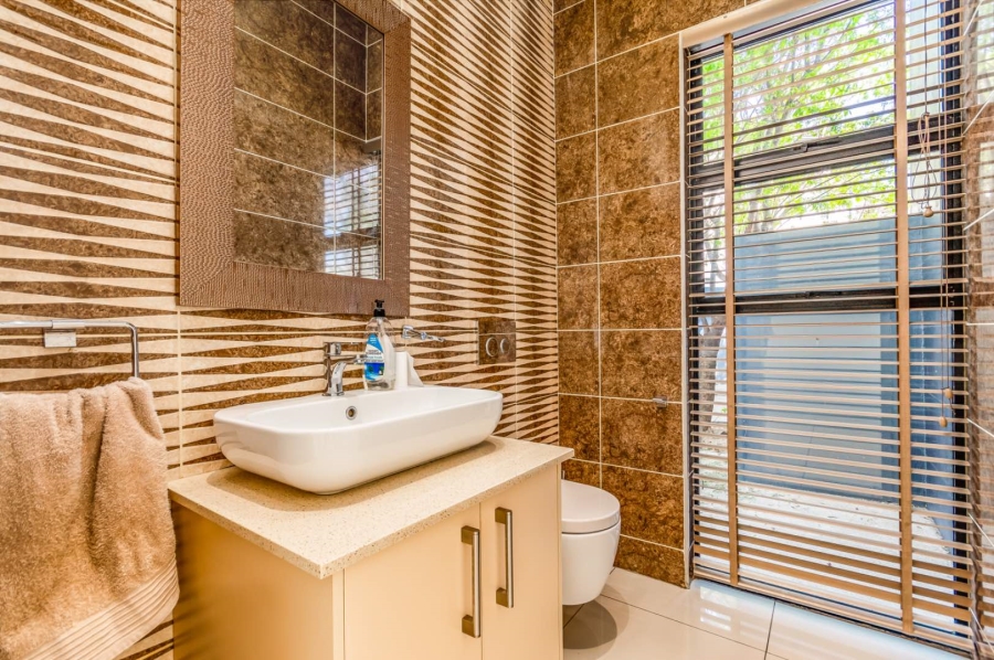 4 Bedroom Property for Sale in Helderfontein Estate Gauteng