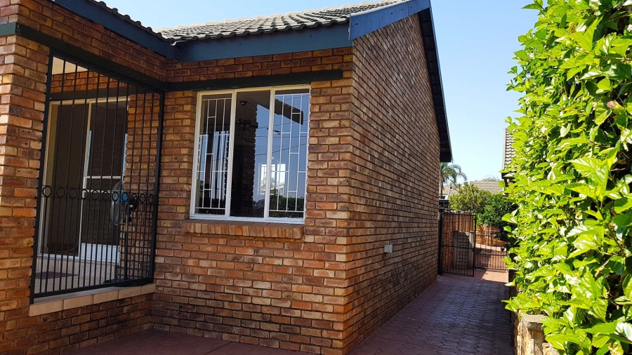 3 Bedroom Property for Sale in East Lynne Gauteng