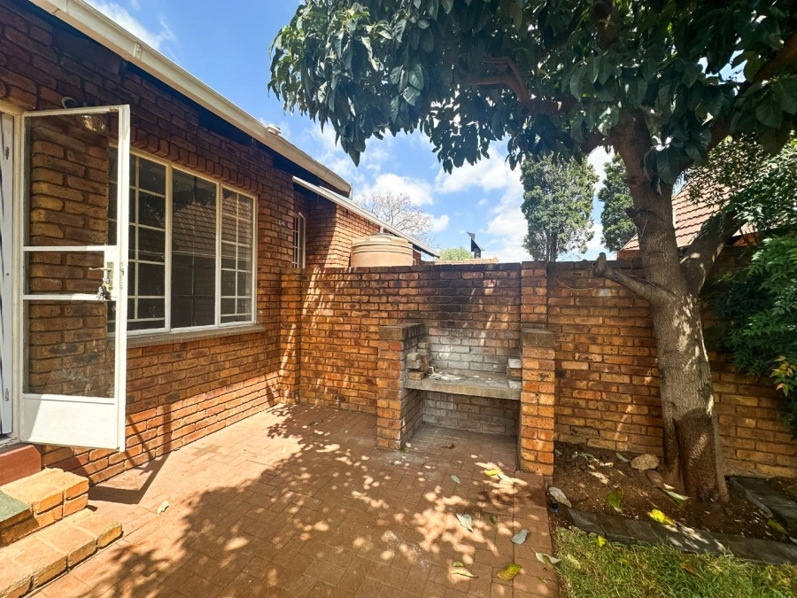 To Let 3 Bedroom Property for Rent in Garsfontein Gauteng