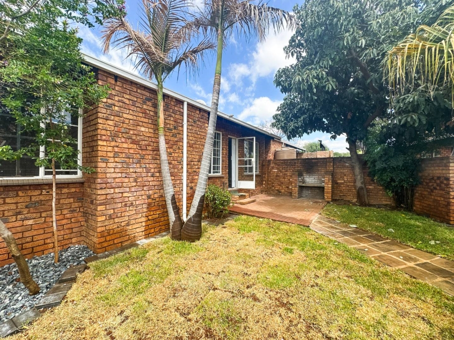 To Let 3 Bedroom Property for Rent in Garsfontein Gauteng