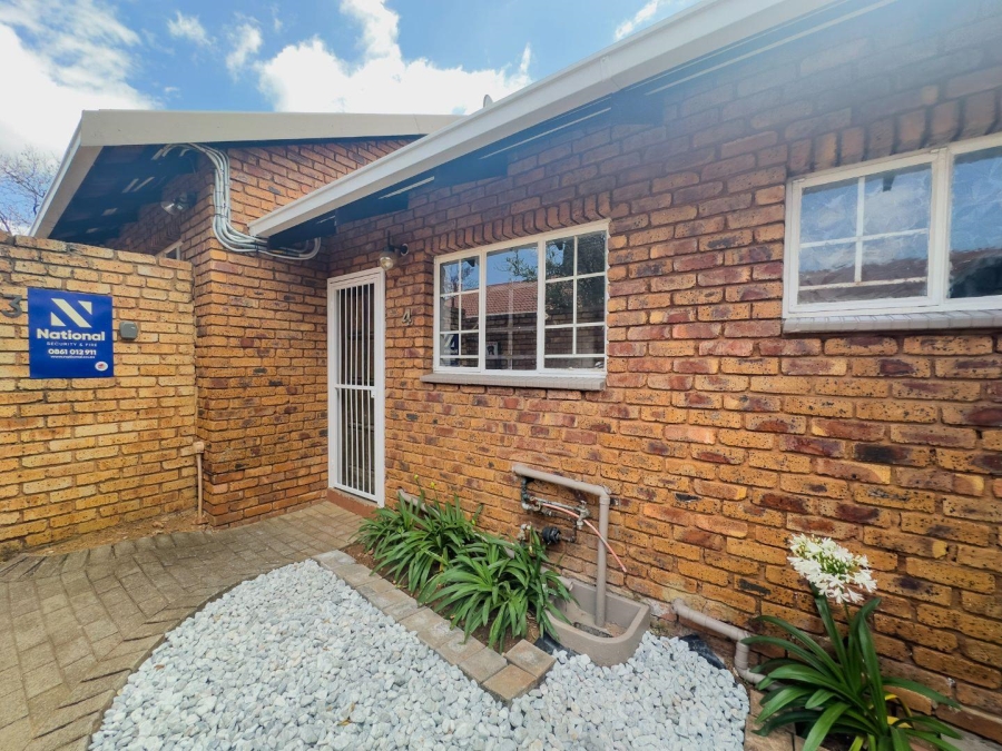 To Let 3 Bedroom Property for Rent in Garsfontein Gauteng