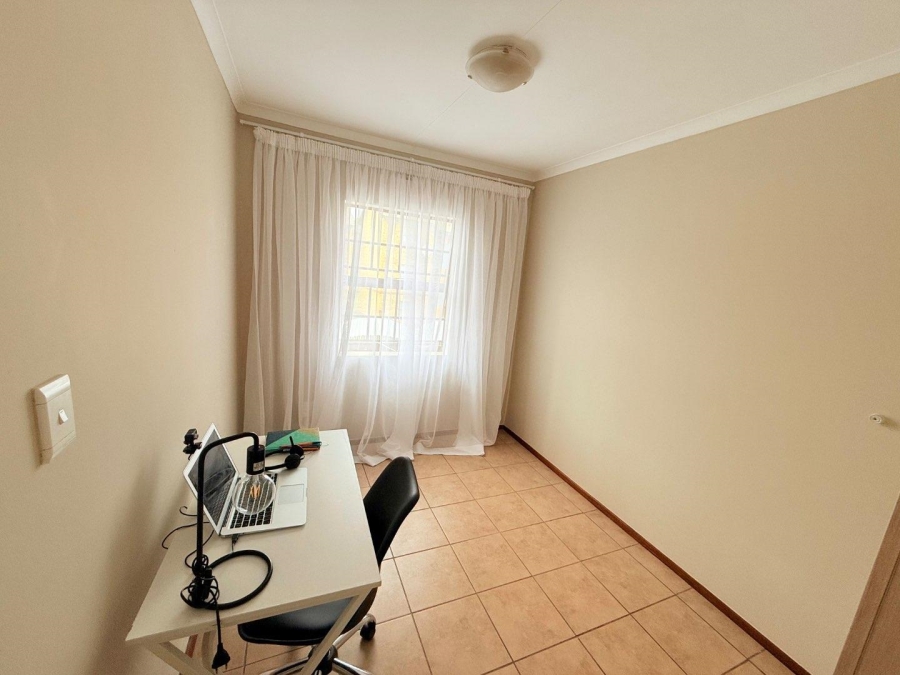 2 Bedroom Property for Sale in Erand Gardens Gauteng