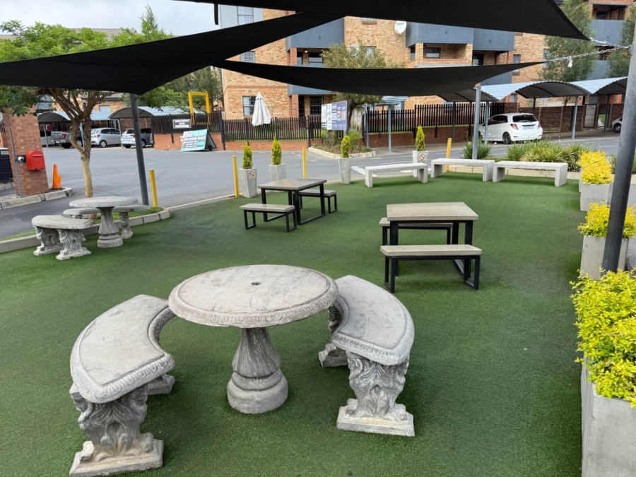 2 Bedroom Property for Sale in Erand Gardens Gauteng