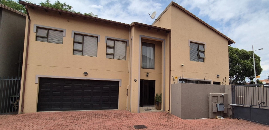 3 Bedroom Property for Sale in New Redruth Gauteng