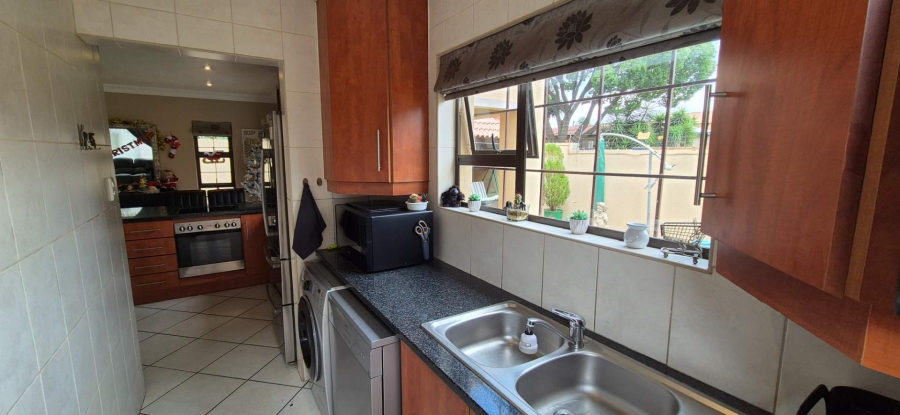 3 Bedroom Property for Sale in New Redruth Gauteng