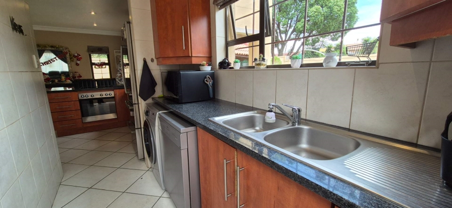 3 Bedroom Property for Sale in New Redruth Gauteng