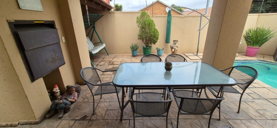 3 Bedroom Property for Sale in New Redruth Gauteng