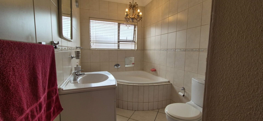 3 Bedroom Property for Sale in New Redruth Gauteng